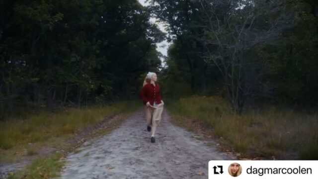 #Repost @dagmarcoolen
・・・
Witch season is here 🌖🍃✨🪻💜 #cinematic #videography #slowliving
Wearing my favorite cardigan from @cashmerefolie ❤️