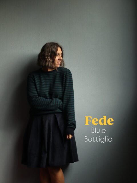 Tanto bello anche così; tanto bello anche con la gonna Babi de @iversiliani 
🍁
Fede è il nostro maglione girocollo fatto in 90% lana e 10% cashmere e lo trovi in pronta consegna sul nostro shop, anche con queste righe blu e bottiglia.
🧶
