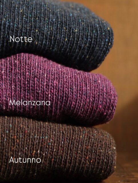Altri tre colori che potete scegliere per Goteborg classico e Goteborg Cardigan.
Vi ricordo che lo trovate in preordine sullo shop!
🧶
Produciamo maglieria sostenibile in Italia, nel nostro maglificio artigianale.